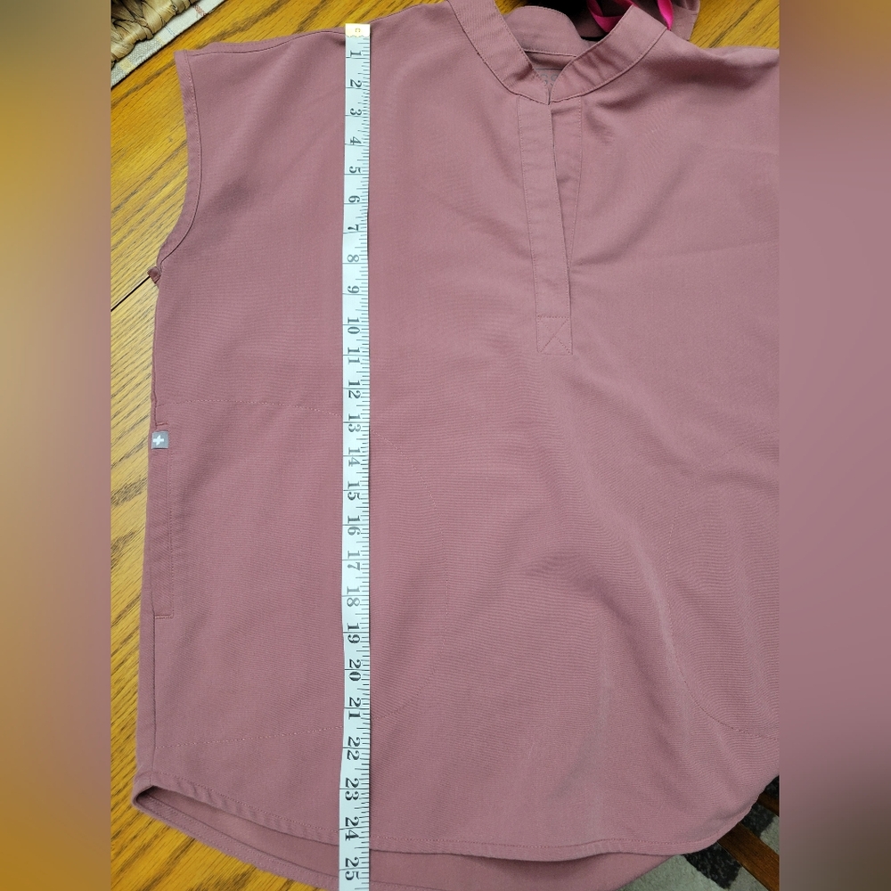 FIGS Scrubs Set Rafeala Oversized Top Kade Pants Mauve Size Medium Petite - Picture 10 of 12
